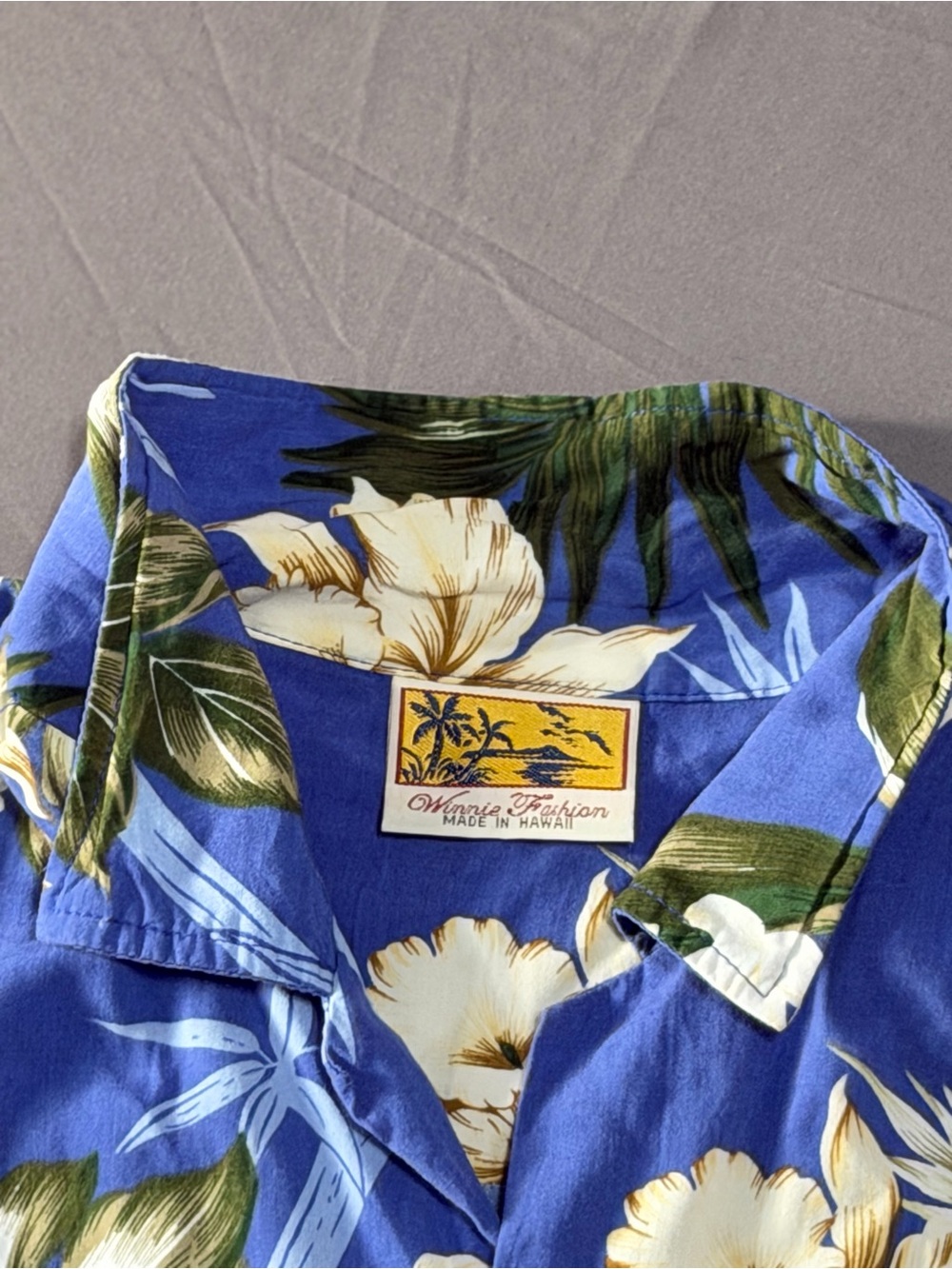Vintage Winnie Fashion Blue Floral Orchid Print Hawaiian T-Shirt
